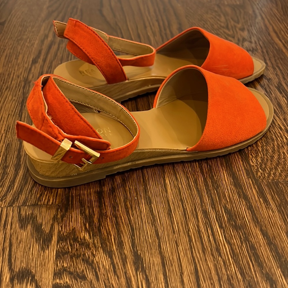 Kenneth Cole Reaction orange flats